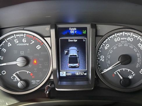 Used 2023 Toyota Tacoma TRD Off-Road image 23