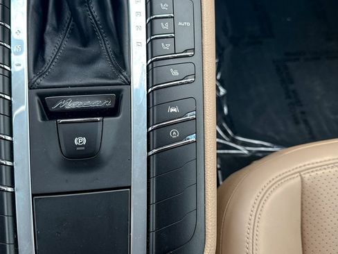 Used 2021 Porsche Macan Base image 42