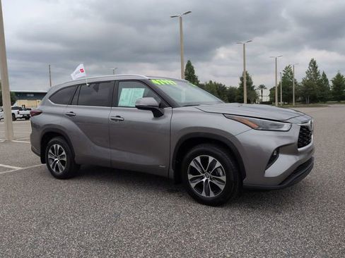 Certified 2026 Toyota Highlander XLE AWD/4WD image 2