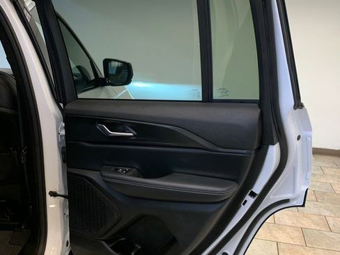 Used 2023 Jeep Grand Cherokee Altitude image 57