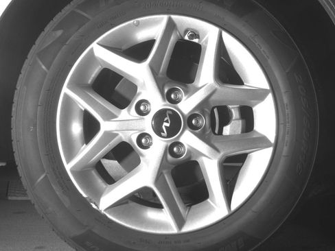 Used 2025 Kia Soul LX w/ LX Technology Package image 10