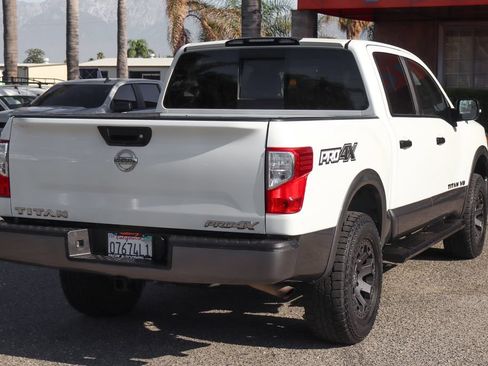 Used 2018 Nissan Titan PRO-4X AWD/4WD image 10