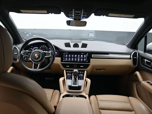 Certified 2023 Porsche Cayenne Platinum Edition image 17