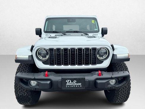Used 2025 Jeep Wrangler Unlimited Rubicon AWD/4WD image 2