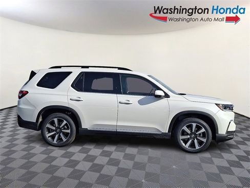 New 2025 Honda Pilot Touring image 8