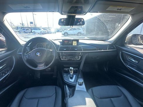 Used 2018 BMW 320i xDrive 320i xDrive image 2