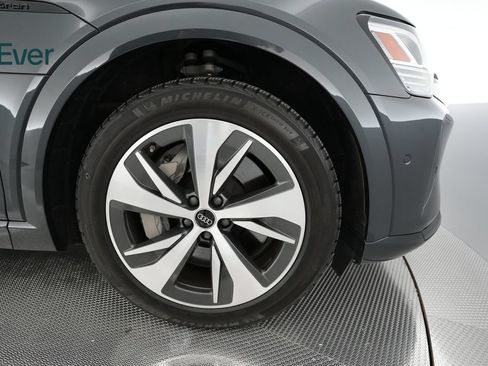 Used 2024 Audi Q8 e-tron Premium Plus AWD/4WD image 17