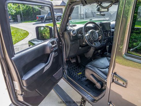 Used 2016 Jeep Wrangler Unlimited Rubicon w/ Connectivity Group image 33