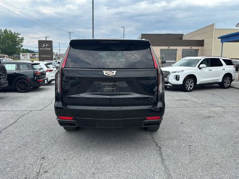 Used 2022 Cadillac Escalade ESV Sport w/ Touring Package AWD/4WD image 4