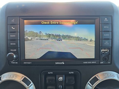 Used 2017 Jeep Wrangler Unlimited Sahara w/ Connectivity Group AWD/4WD image 24