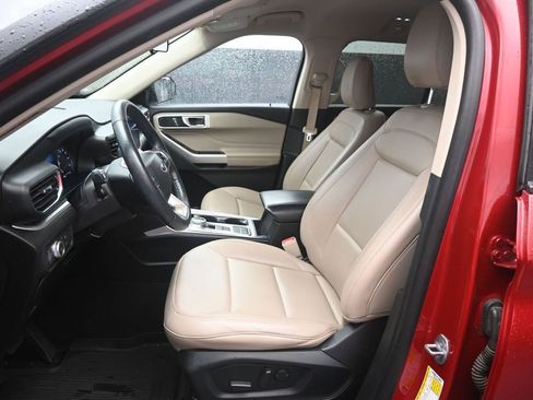 Certified 2022 Ford Explorer XLT w/ Equipment Group 202A RWD image 18
