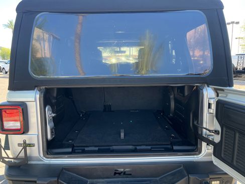 Used 2023 Jeep Wrangler Unlimited Rubicon AWD/4WD image 30