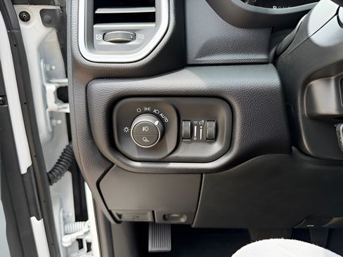 Used 2026 RAM 2500 Laramie AWD/4WD image 28