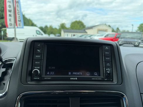 Used 2018 Dodge Grand Caravan SE w/ UConnect Hands-Free Group FWD image 23