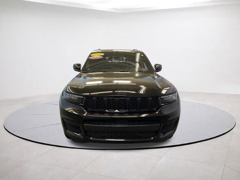 Used 2023 Jeep Grand Cherokee L Laredo image 2