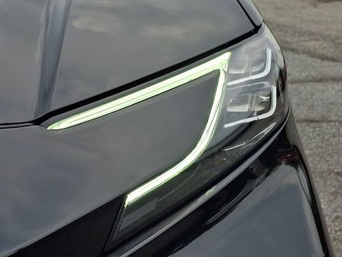 Used 2025 Toyota Camry XLE w/ Premium Plus Package FWD image 9