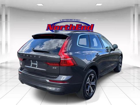 Used 2022 Volvo XC60 B5 Momentum w/ Climate Package AWD/4WD image 3