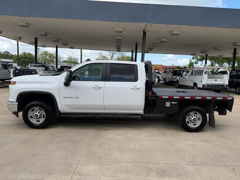 Used 2024 Chevrolet Silverado 2500 LT w/ Convenience Package image 2