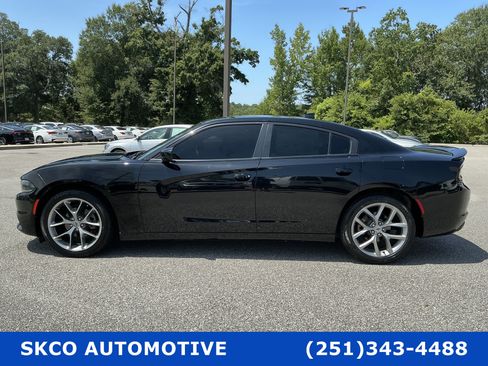Used 2022 Dodge Charger SXT w/ Plus Group RWD image 2