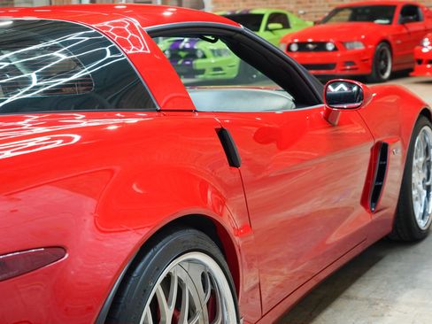 Used 2006 Chevrolet Corvette Z06 w/ Preferred Equipment Group RWD image 16