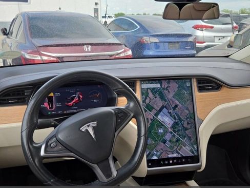 Used 2018 Tesla Model X 75D AWD/4WD image 4