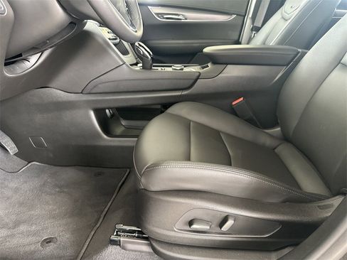 New 2025 Cadillac XT6 Luxury image 11