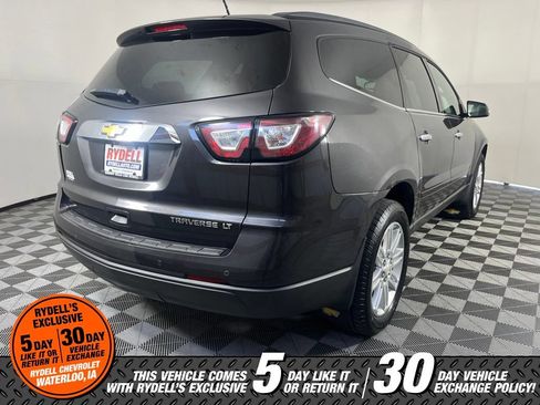 Used 2015 Chevrolet Traverse LT w/ Style and Technology Package FWD image 3