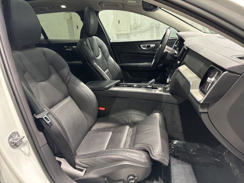 Used 2023 Volvo V60 B5 Cross Country Ultimate w/ Climate Package image 32