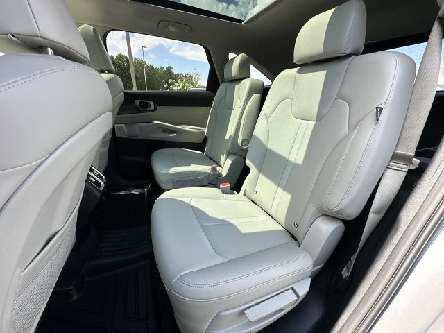Used 2025 Kia Sorento EX w/ Panoramic Sunroof Package FWD image 25