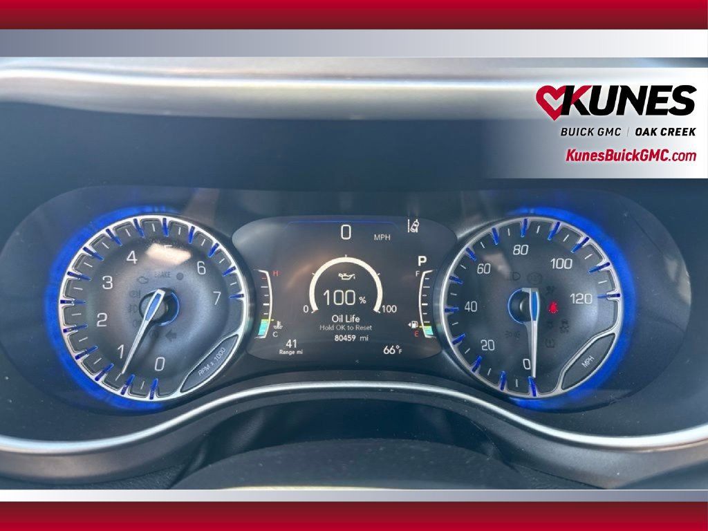 Used 2023 Chrysler Pacifica Touring-L FWD image 18
