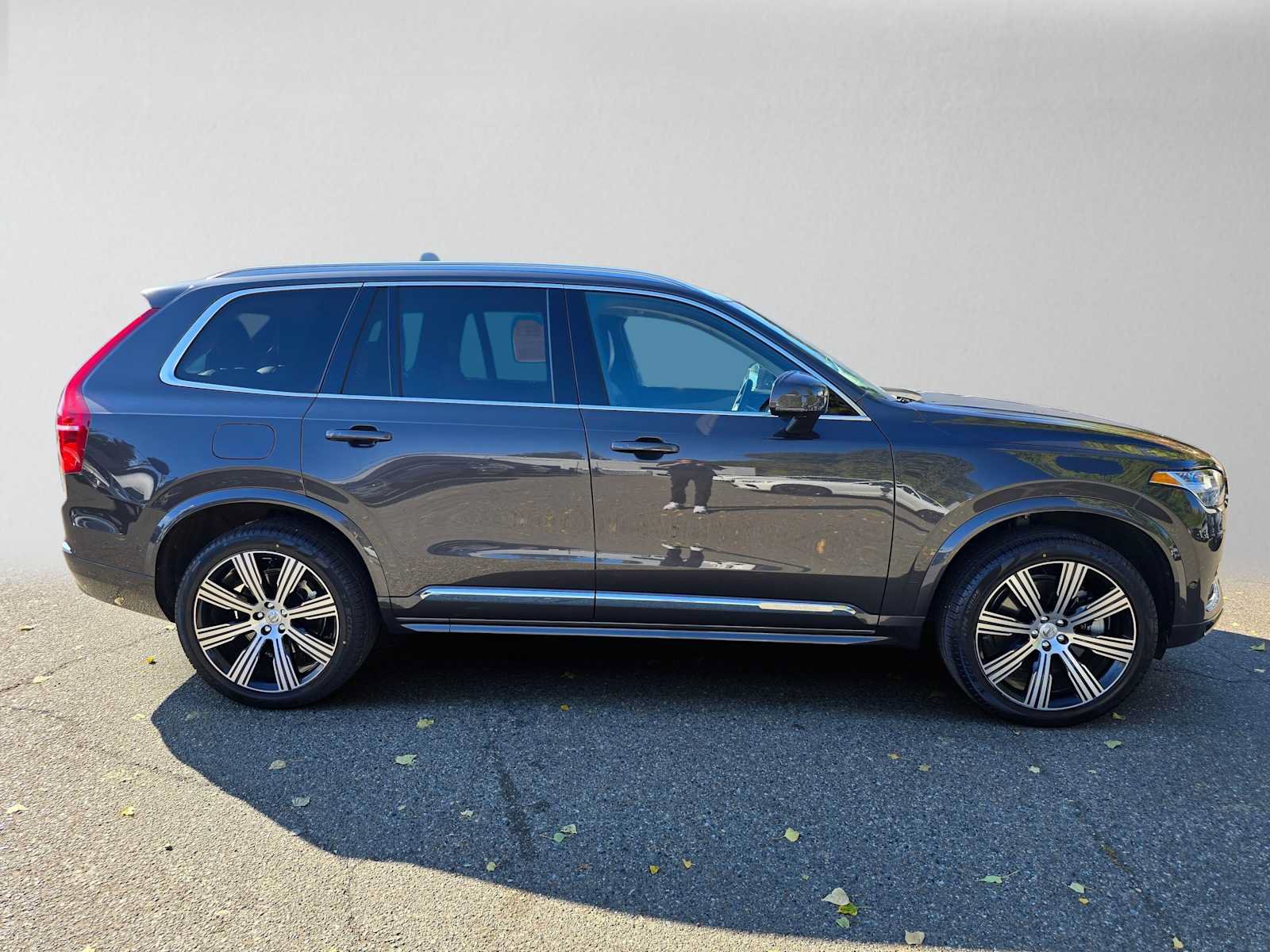 Used 2024 Volvo XC90 T8 Ultimate w/ Protection Package Premier AWD/4WD image 2