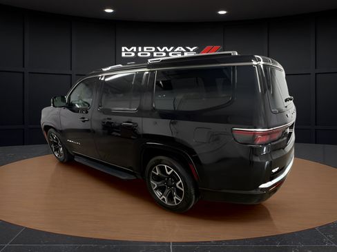Used 2024 Jeep Wagoneer Series III AWD/4WD image 3