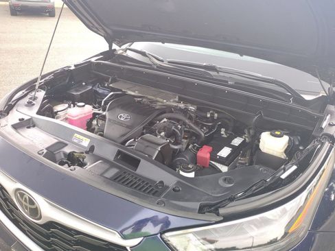 Used 2023 Toyota Highlander XLE FWD image 30