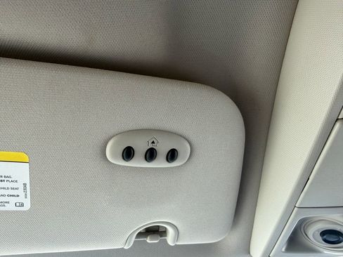 Used 2016 Chrysler Town & Country Touring image 25