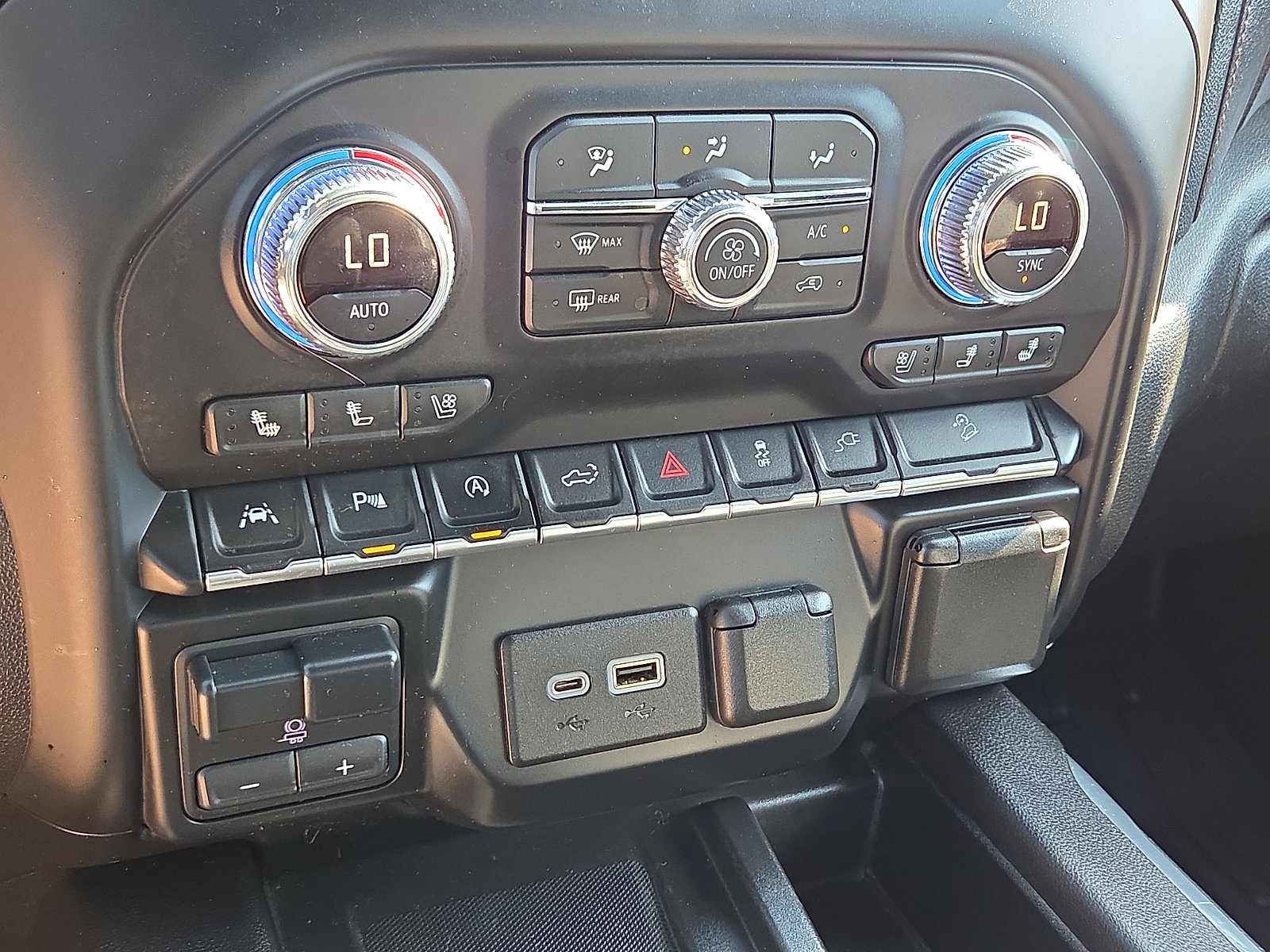 Used 2019 GMC Sierra 1500 AT4 w/ AT4 Premium Package AWD/4WD image 19