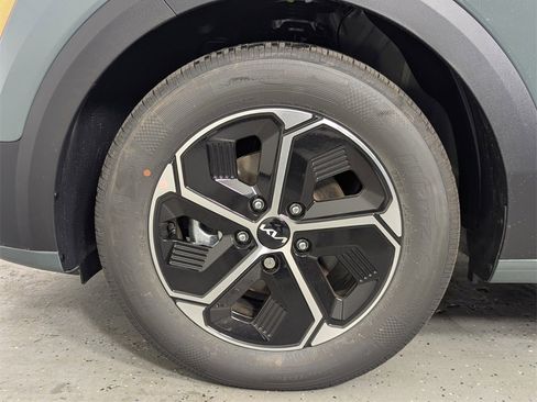 New 2026 Kia Niro EX image 9
