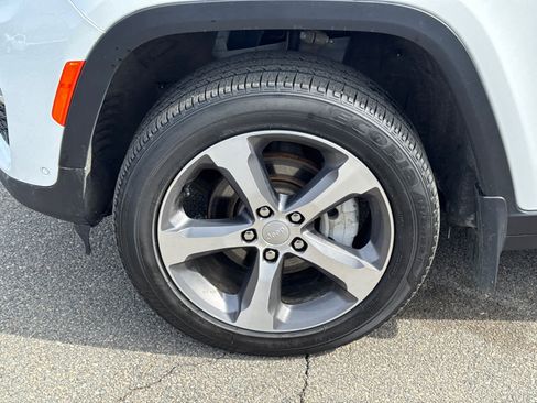 Used 2023 Jeep Grand Cherokee Limited w/ Luxury Tech Group II image 10