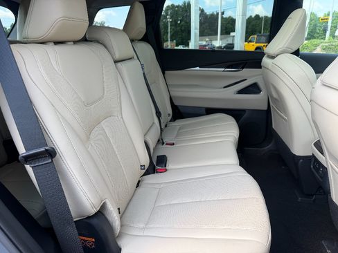 Used 2025 INFINITI QX60 Sensory AWD/4WD image 17