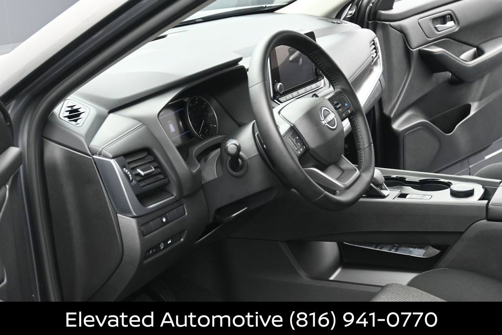 Certified 2026 Nissan Rogue SV AWD/4WD image 7