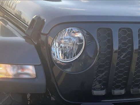 Used 2021 Jeep Gladiator Willys image 27