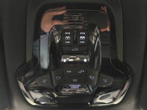 Used 2023 Alfa Romeo Stelvio Estrema image 38