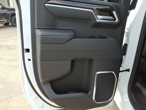 New 2026 GMC Sierra 1500 Elevation image 16