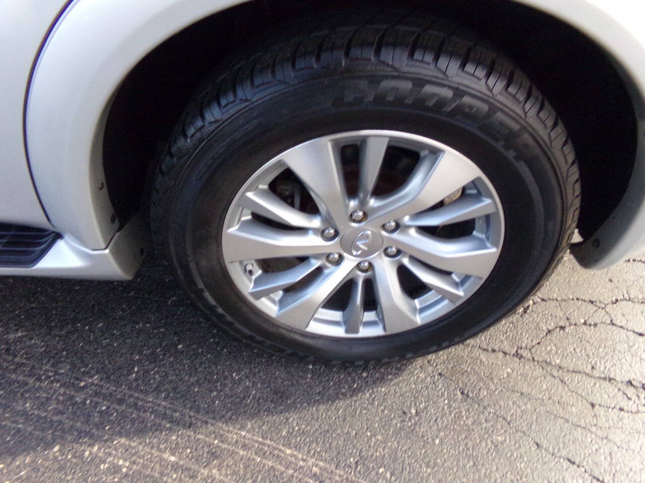 Used 2015 INFINITI QX80 4WD w/ Driver's Assistance Package image 35