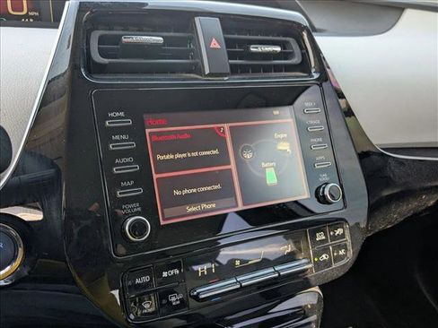 Used 2020 Toyota Prius LE image 12