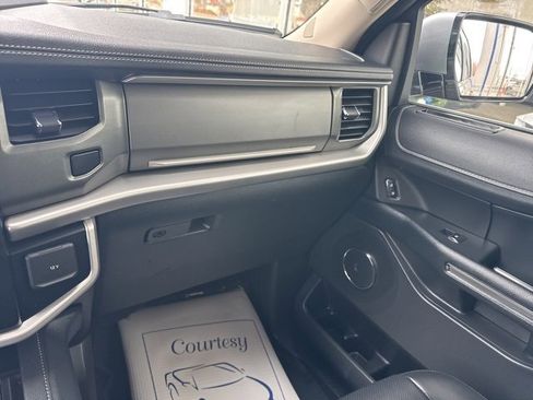 Used 2024 Ford Expedition XLT image 38