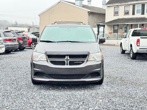 Used 2016 Dodge Grand Caravan SXT FWD image 2
