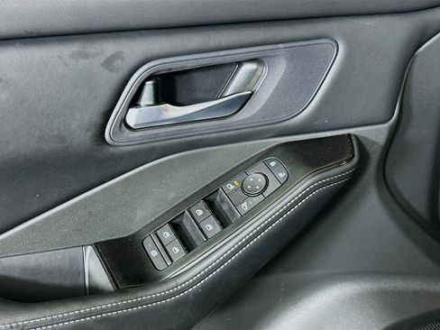 Used 2026 Nissan Rogue SV FWD image 15