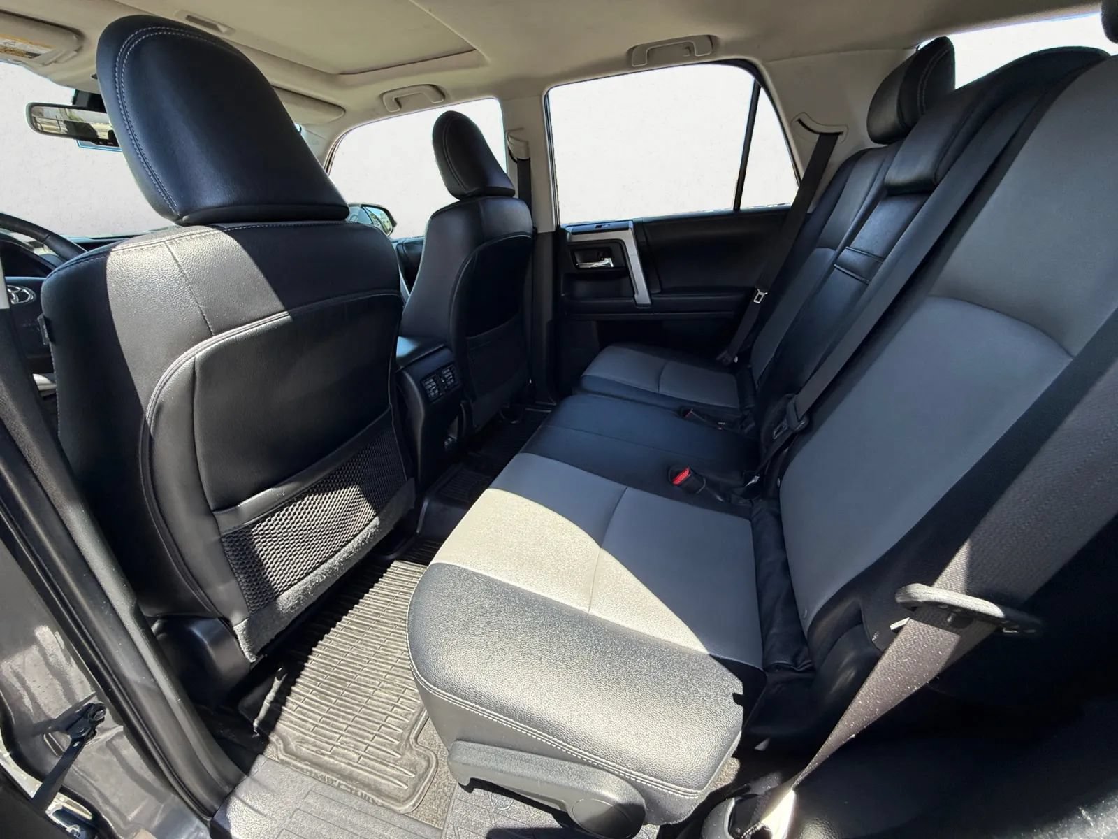 Used 2020 Toyota 4Runner SR5 Premium w/ Moonroof Package AWD/4WD image 22