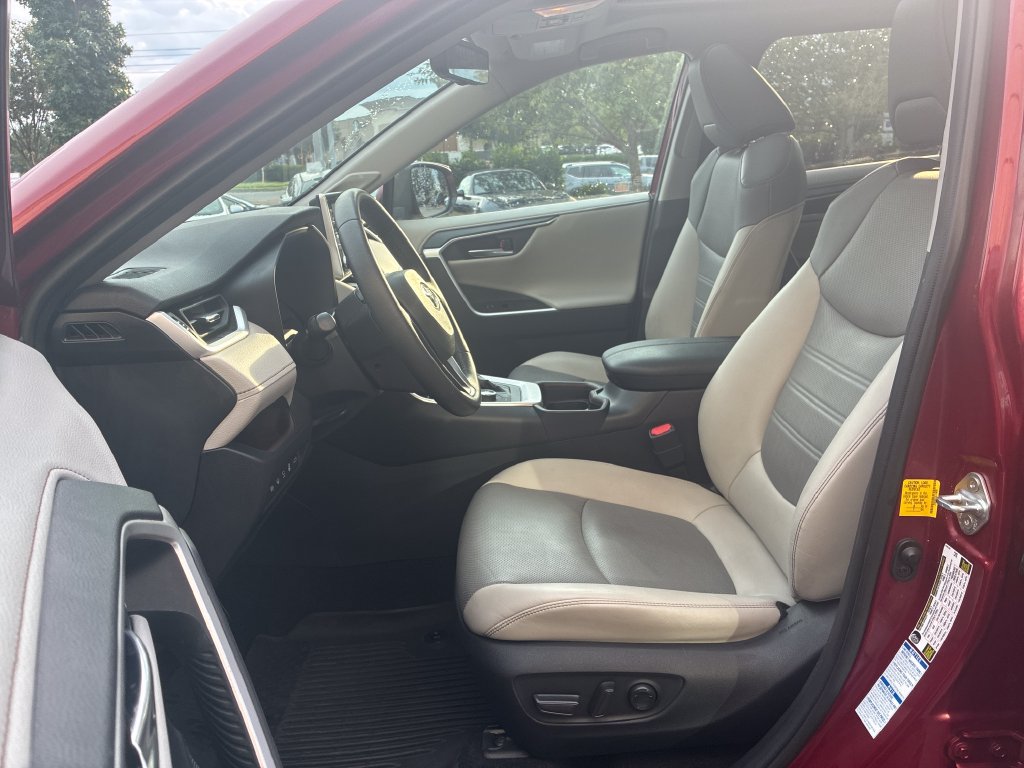 Used 2020 Toyota RAV4 Limited AWD/4WD image 23