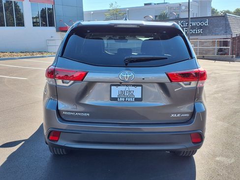 Certified 2018 Toyota Highlander XLE AWD/4WD image 29